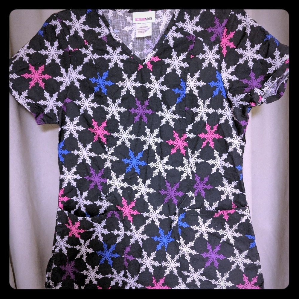 Snowflake scrub top